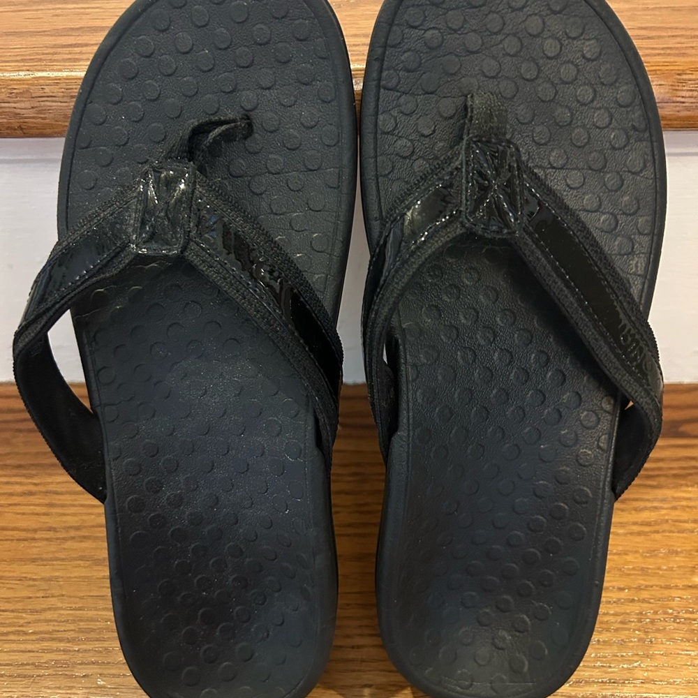 VIONIC - Women’s Supportive Black Flip Flops
